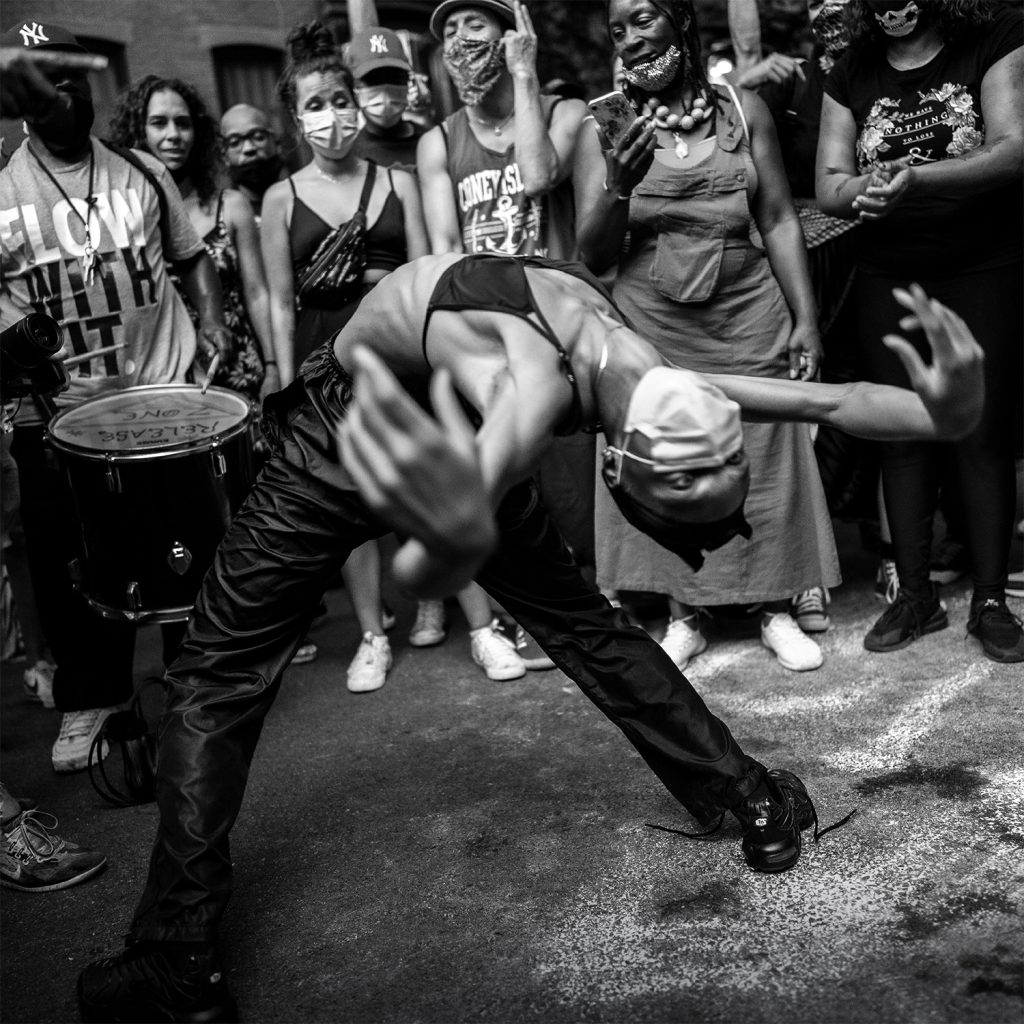 Domo Domo/HAPPENING IN THE STREETS 12